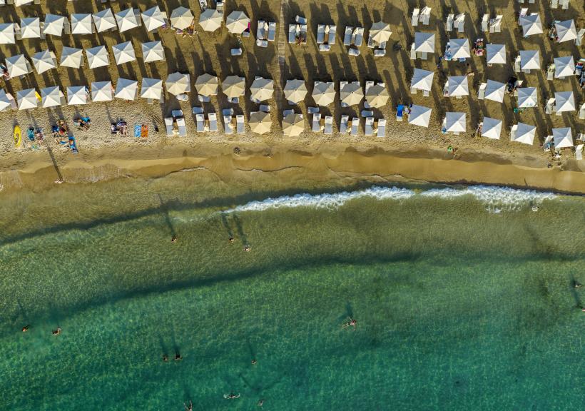 Grecia interzice scăldatul în mai multe zone de coastă din Attica. Care sunt plajele vizate