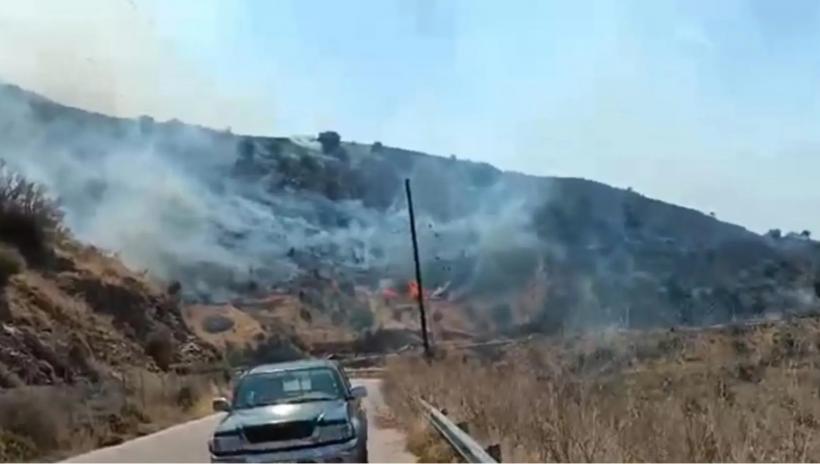 Încă o insulă iubită de români arde. Șase localități din Creta au fost evacuate, doi pompieri au murit. Incendii și în Lesbos și Paros