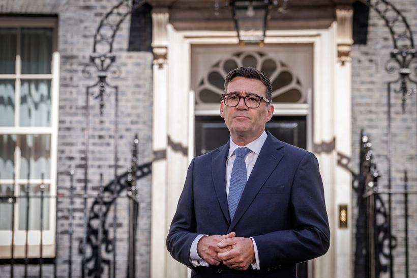 Andy Burnham a făcut impresie bună după o săptămână de mandat. Cum arată primul sondaj despre noul premier britanic