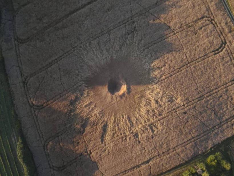 „O noapte extrem de grea” în Polonia, unde o rachetă a produs un crater. NATO și-a activat sistemele de apărare aeriană și terestră