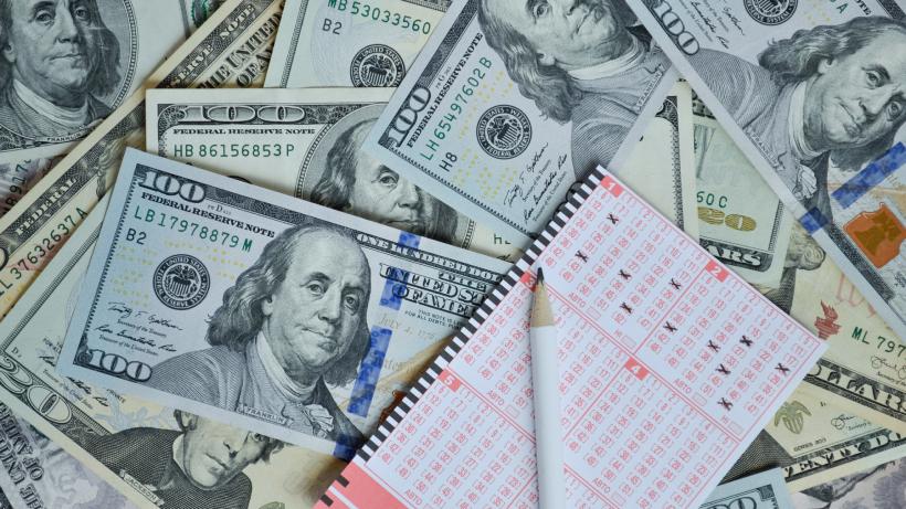 Un american și-a luat bilet la loto cu 5 dolari și tocmai a câștigat 800 de milioane: Numerele norocoase și cum se joacă Mega Millions