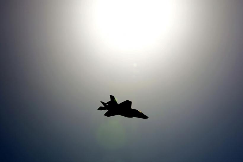 Un avion de vânătoare F-35B s-a prăbușit și a luat foc la o bază militară din California