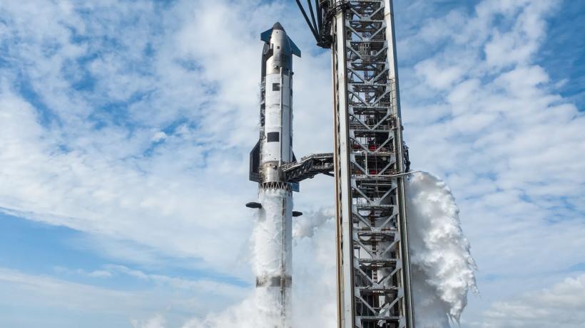 Reuters: Va vopsi SpaceX racheta în roz? Întrebările investitorilor depășesc misiunile spre Lună și Marte