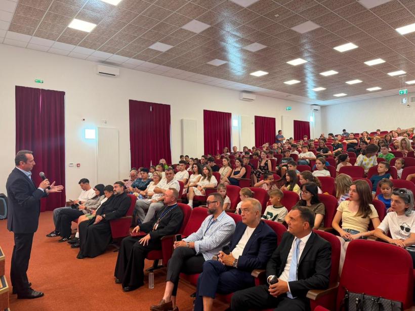 Au început taberele de vară „Conștient, nu dependent”. Peste 1.000 de tineri din Maramureș învață cum să se ferească de droguri