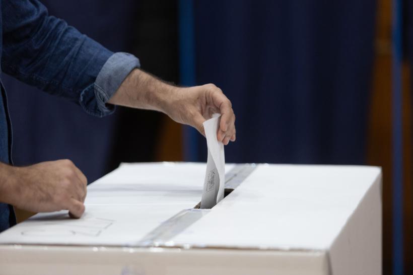 Câți români au drept de vot și se pot prezenta la urne în caz de anticipate. AEP a anunțat noile cifre. Surpriza față de luna iunie