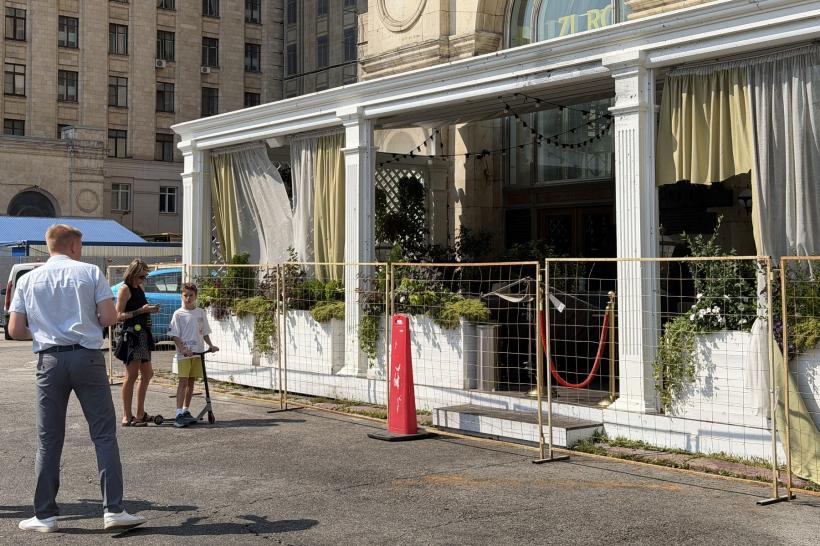 Cine era ținta exploziei din restaurantul de lux din Moscova. Pe scenă scria: „Alexander 55”. Mesajul postat de Zelenski înainte