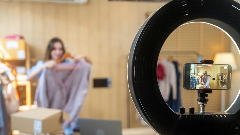 Două universităţi au anunțat că din această toamnă vor avea programe de studii pentru influenceri, în SUA