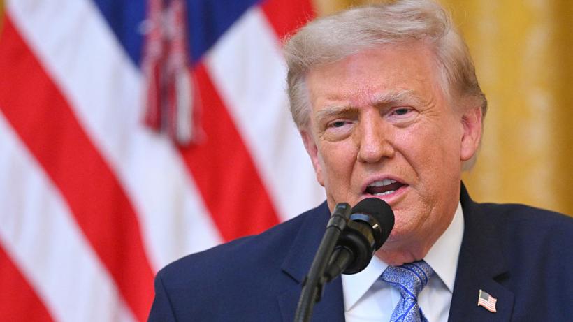 Trump amenință din nou Iranul și spune că regimul de la Teheran „are de ales între un acord sau capitularea totală”