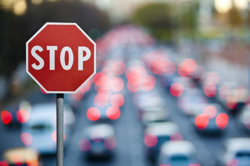 Restricţii de trafic, miercuri, pe drumuri din şapte judeţe, din cauza căldurii extreme. Ce maşini sunt interzise în intervalul 12-20