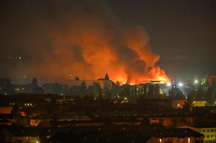 Cel mai puternic atac asupra Kievului din acest an. Rușii au bombardat cu rachete balistice și drone. Sunt 15 morți și 51 de răniți