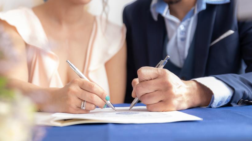Contractul prenupțial în România. Ce este convenția matrimonială și cum se încheie