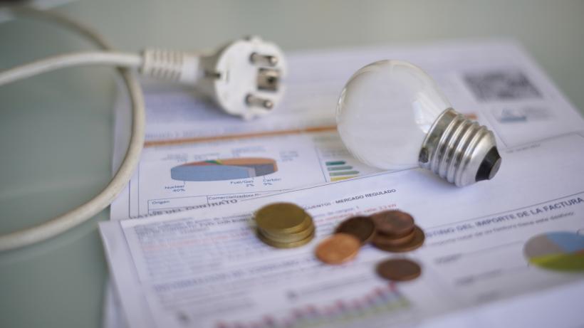 Trei scenarii unul mai rău ca altul în criza energetică. Cu cât ar crește prețul la curent dacă se opreşte reactorul 2 de la Cernavodă