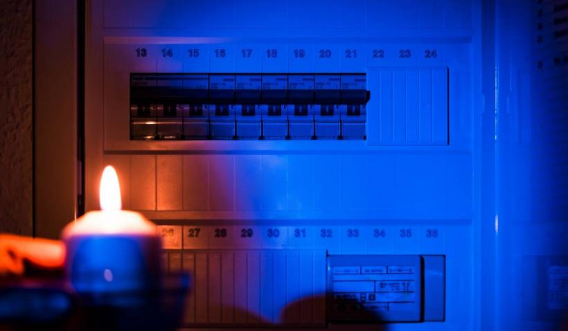 Guvernul adoptă HG prin care poate opri curentul marilor consumatori dacă e risc de blackout. 9 scenarii pentru criza energetică