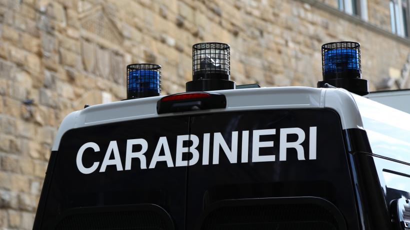 Un român și-a dat foc în fața casei fostei sale iubite, în Italia. Cei doi vorbeau prin apel video când bărbatul s-a stropit cu benzină