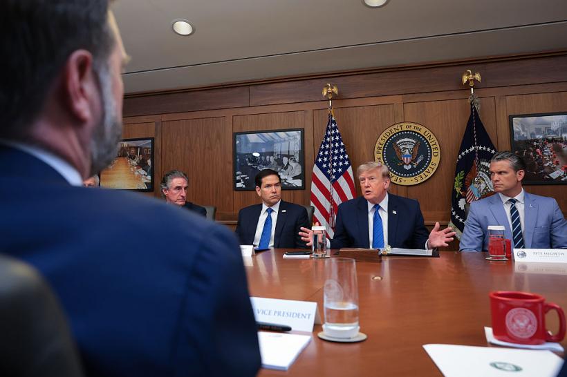 WP: Tensiuni maxime la Camp David. Trump i-a cerut explicații lui Hegseth despre lipsa stocurilor de rachete. Credea că "se rezolvase"