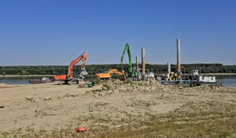 Zi critică pentru sistemul energetic. Dunărea a atins minimul istoric cu două zile mai devreme. Se încearcă iar scufundarea barjelor