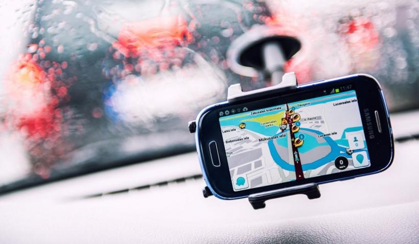 Poliţia şi radarele ar putea să nu mai fie raportate pe Waze. Decizia Curţii de Justiție a Uniunii Europene care i-ar afecta pe şoferi