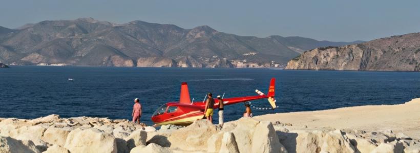 Un elicopter a aterizat pe o plajă din Grecia, printre turiști, pentru că un pasager ar fi vrut să înoate. Poliția a deschis o anchetă
