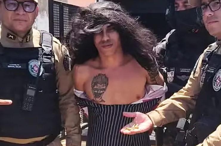 Un criminal în serie suspectat de 16 fapte s-a deghizat în femeie ca să scape de poliție. După arestare, a mărturisit 80 de crime