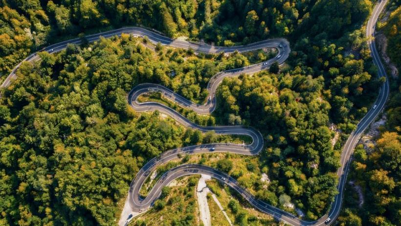 "Noul Transfăgărășan" din vestul României a intrat în lucru. Drumul spectaculos care leagă trei județe este modernizat cu bani europeni