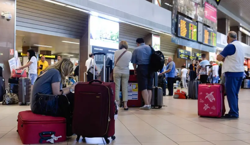 Au dispărut 700.000 de euro din biroul Vămii Otopeni. Fuseseră confiscați de la un bărbat care venea din Dubai și trebuiau dați înapoi