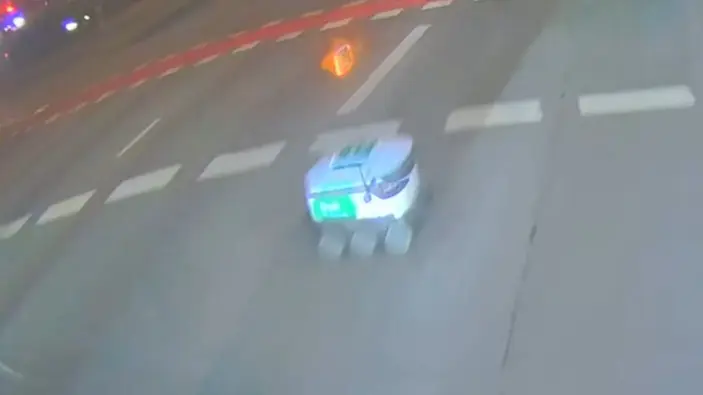 Un robot de livrări din Estonia a provocat un accident cu un autobuz şi a fugit de la locul faptei