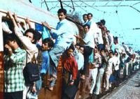 12 pakistanezi au murit electrocutaţi... pe tren
