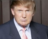 Donald Trump face pariu pe propriul păr
