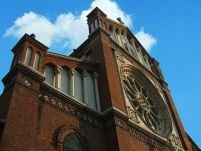 Catolicii acuză nereguli la Cathedral Plaza