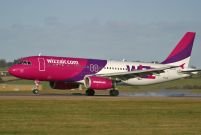 
Luptă pe zborurile low-cost: Wizz Air vs. Blue Air