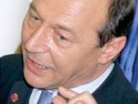 Băsescu a semnat pentru transparenţa contractelor de privatizare 
