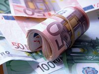 Euro scade sub 32.000 de lei vechi