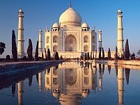 Taj Mahal - un monument îngropat în gunoaie