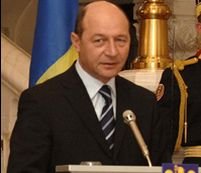 Băsescu, referendum comun pentru uninominal şi republică prezidenţială

