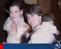 Nunta lui Tom Cruise cu Katie Holmes a băgat doi bărbaţi în arest