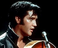 Zeci de mii de fani la comemorarea a 30 de ani de la moartea lui Elvis <font color=red>(VIDEO ŞI GALERIE FOTO)</font>