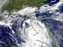 Uraganul Dean ameninţă Insulele Caraibe  
