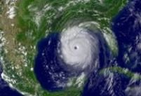 Furtuna tropicală Dean a devenit uragan de categoria patru