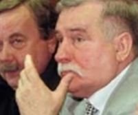 Lech Walesa: Fraţii Kaczynski trebuie arestaţi