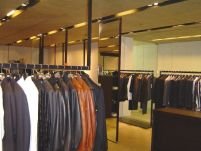 Un român cheltuieşte anual pe haine doar 76 de euro 
