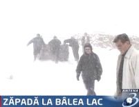 11 turişti blocaţi pe Transfăgărăşan din cauza zăpezii