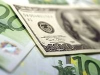 Dolarul - cădere liberă în raport cu euro