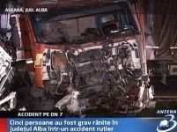 Grav accident rutier pe DN 7. Cinci oameni au fost răniţi <font color=red>(VIDEO)</font>