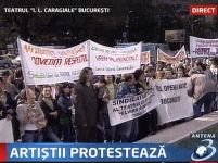 Actorii protestează în faţa Teatrului Naţional din Bucureşti
