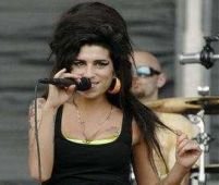 Amy Winehouse donează 100.000$ unui orfelinat din România <font color=red>(VIDEO)</font>