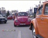 Zeci de ?broscuţe? Volkswagen au defilat prin centrul Capitalei <font color=red>(VIDEO)</font>