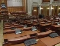 Cum votează deputaţii României la două mâini
 

