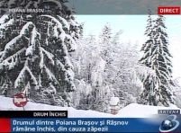 Drum închis între Poiana Braşov şi Râşnov din cauza zăpezii
