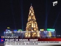 Cel mai mare brad de Crăciun din Europa poluează Bucureştiul 
