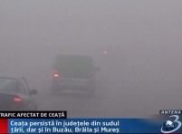 Traficul rutier din ţară afectat de ceaţa densă